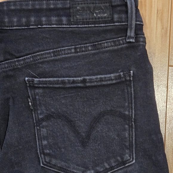 Levis Women's Black Jeans - Picture 7 of 7